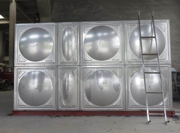 不銹鋼保溫水箱施工中